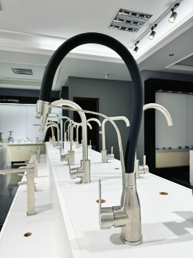 Silicone Flexible Hose Pull-Out Universal Hot And Cold Faucet